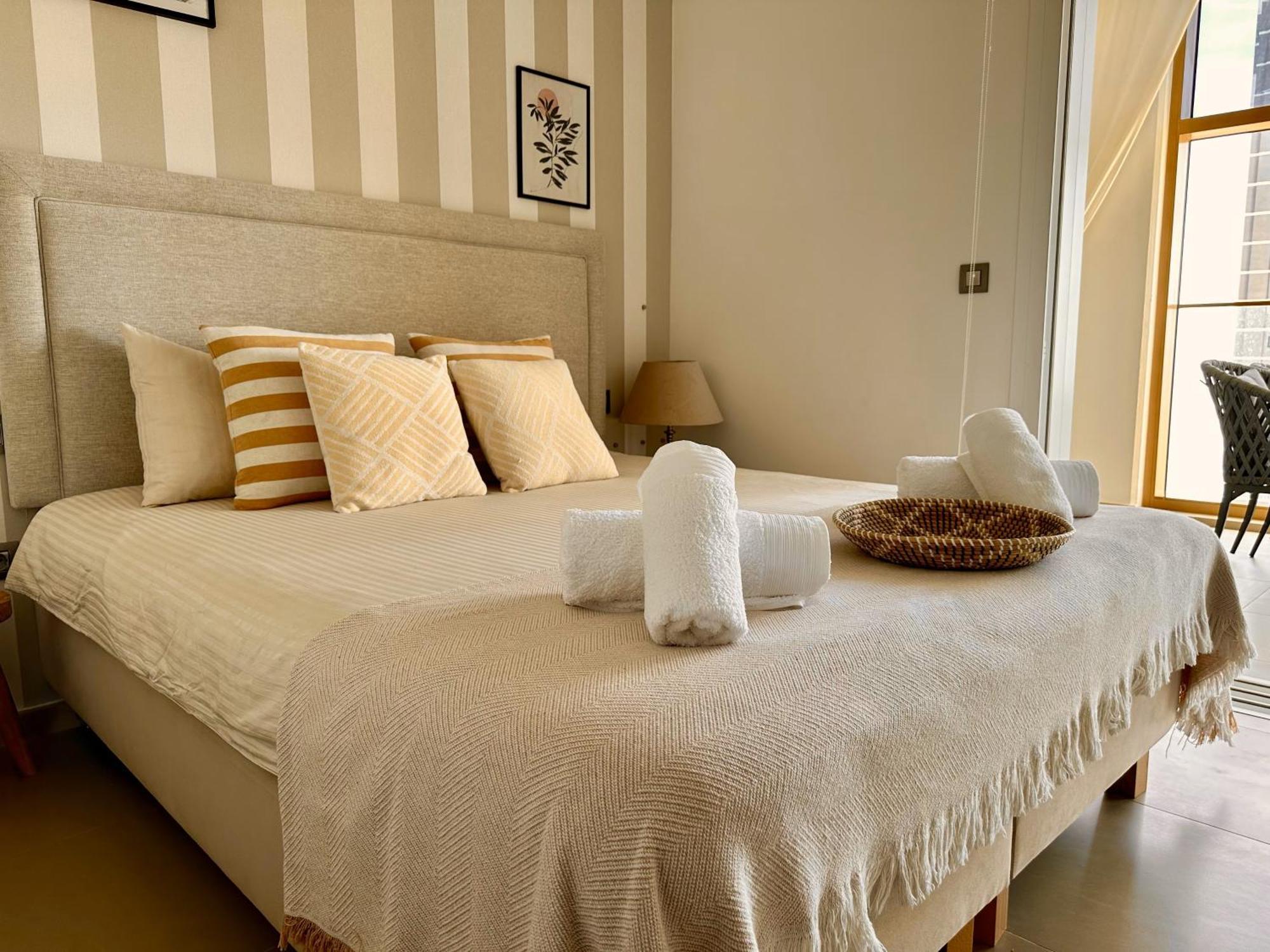 Goldenview Apartment *